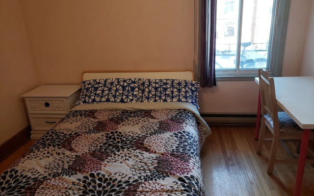 Apartment near Metro Monk Station