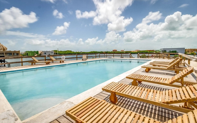 Suite E302 @ Mara Laguna