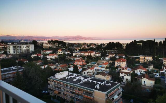 Superbe 3P 57M2 Antibes Parking Privé