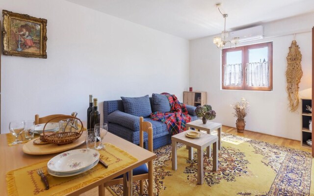Nice Apartment in Funtana With Wifi and 1 Bedrooms