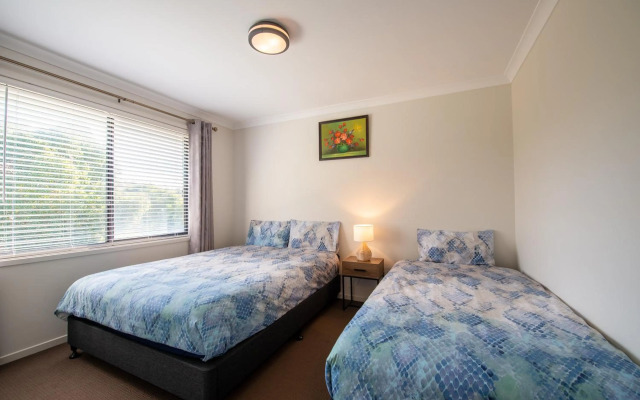 Seabreeze Haven -Wifi, Netflix, pet friendly beach house