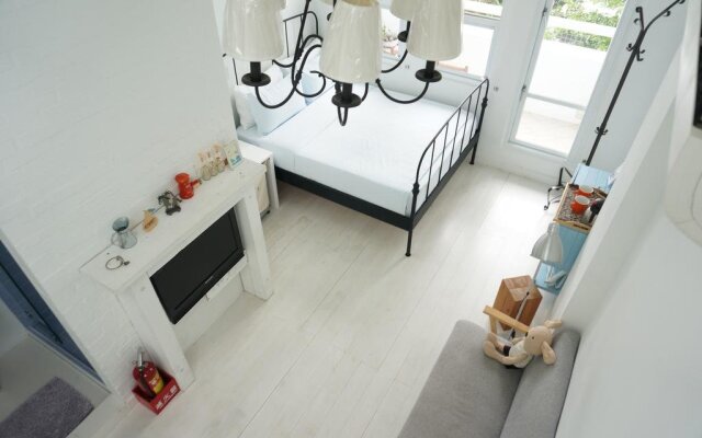 Milk White Homestay