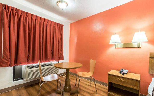 Motel 6 Attalla, AL