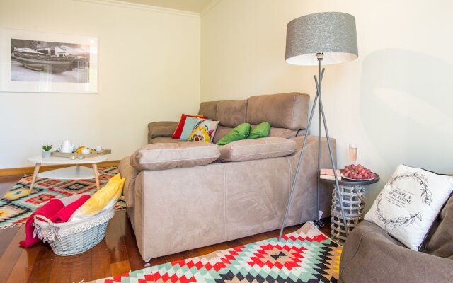 The Cliff Side Apartment by MHM