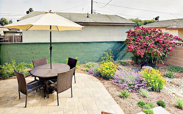 Delightful 2BR Ventura Duplex by RedAwning
