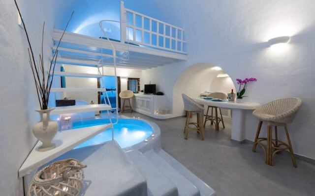 Fira White Residence