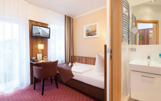 Gold Hotel