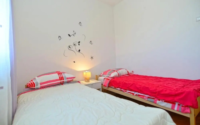Spacious Flat With Pool Just 300m From the Beach