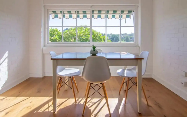 Two Bedroom Apartment in Mosman With Harbour Views