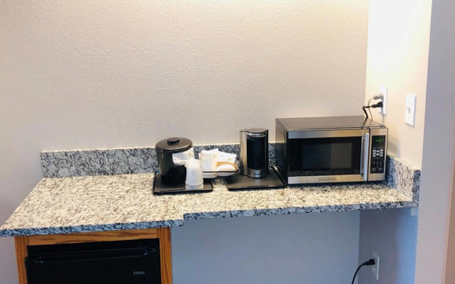 Country Inn & Suites by Radisson, Nashville Airport East, TN
