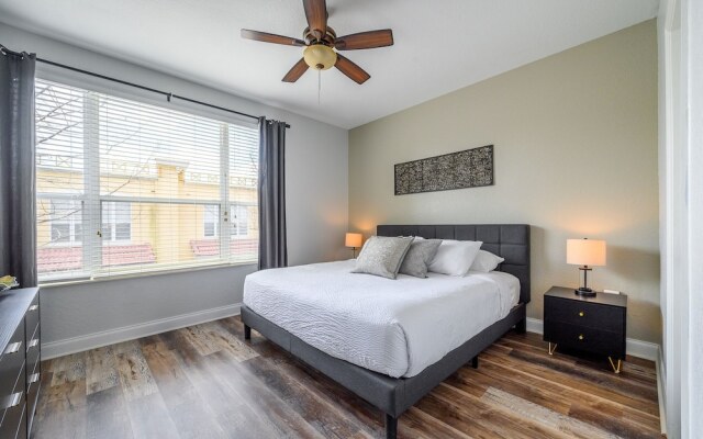 Casa Bella Townhome 3 Bedroom Condo by RedAwning