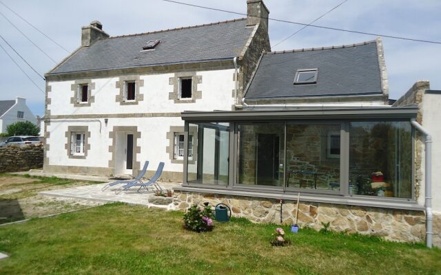 Cozy holiday home in Plogoff near the beach