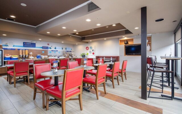 Holiday Inn Express Castro Valley - I-580 by IHG