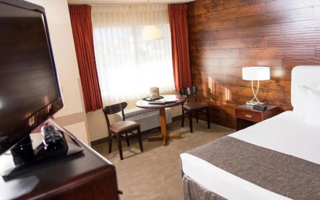 Carson Valley Motor Lodge & Suites