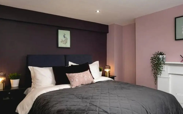 Short Walk to Brighton Beach Condo With Patio