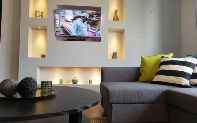 27 Shades of Green (4 bedroom 3 Bath Sunny Central)