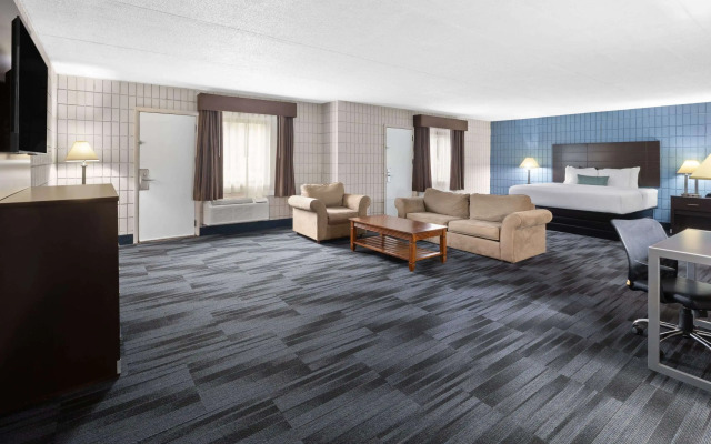 Baymont Inn and Suites by Wyndham Farmington, MO