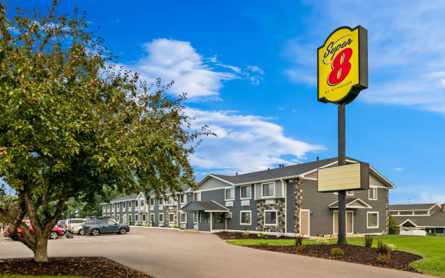 Super 8 by Wyndham Alexandria MN