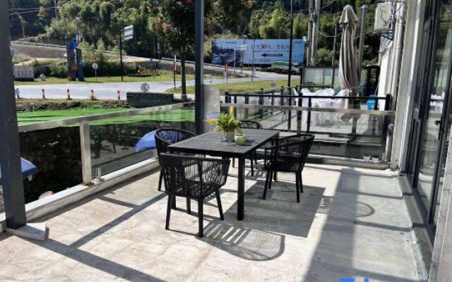 Yunshang Grassland Anji Yinxuanyuan Holiday Homestay