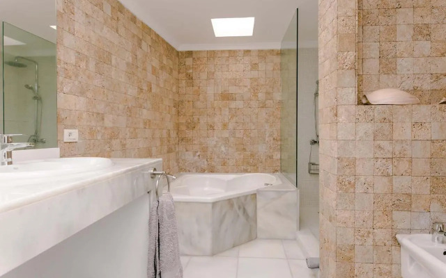The Circular Villa - jacuzzi, hiking & vineyards