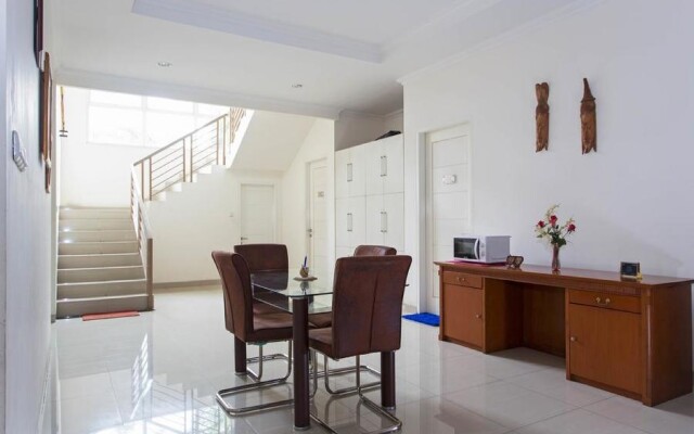 RedDoorz Plus near Siloam Karawaci
