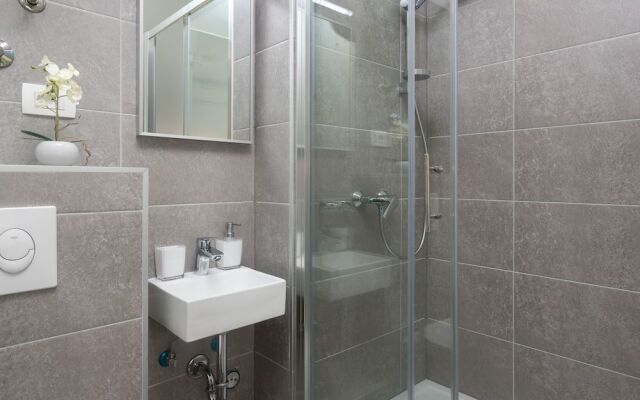 Luxury Studios & Rooms Seven