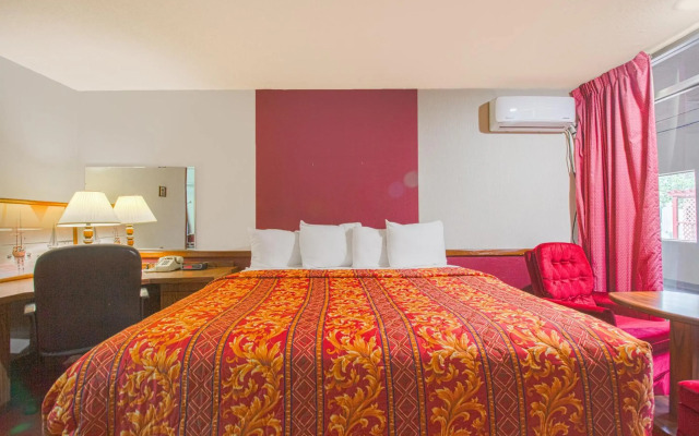 HomeTown Inn by OYO - Liberal, KS