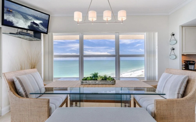 Regatta Beach Club N 913 by Vtrips