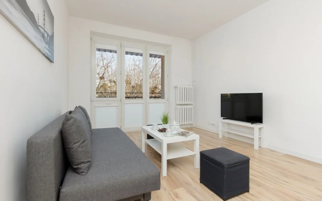 Bright Studio With Balcony by Renters
