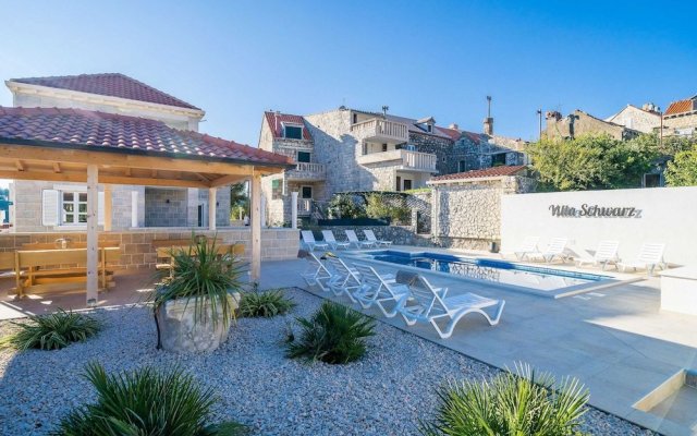 Residence & Pool Villa Schwarz Suites