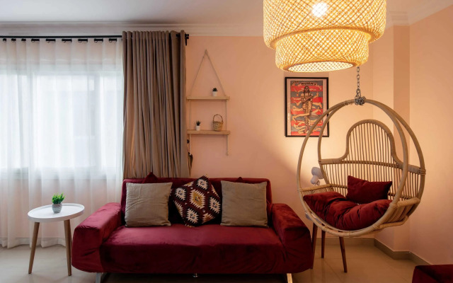 Two Swings & A Pool - 5 min to Airport