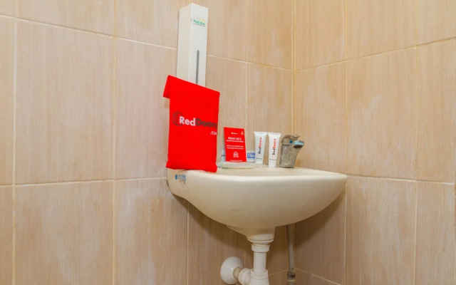 RedDoorz near Pasar Pagi Cirebon 2