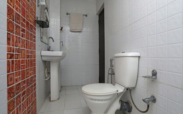 OYO 28439 Skylark Hotel