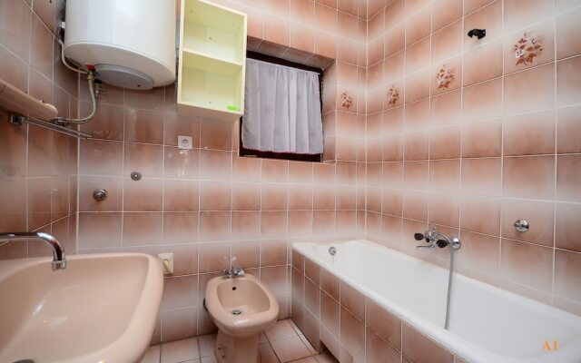 Apartments and Rooms Jaka