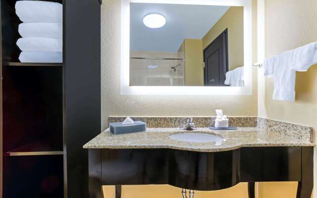 La Quinta Inn & Suites by Wyndham Denver Gateway Park