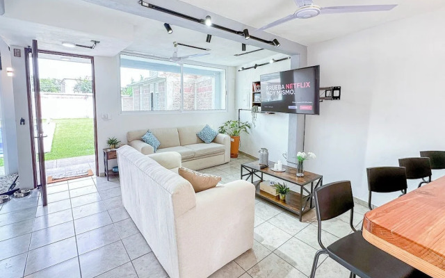 New Comfortable Retreat. Pool & BBQ