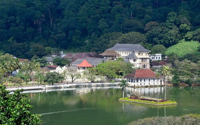 Cinnamon Tree Hotel