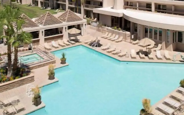 Indian Wells Resort Hotel