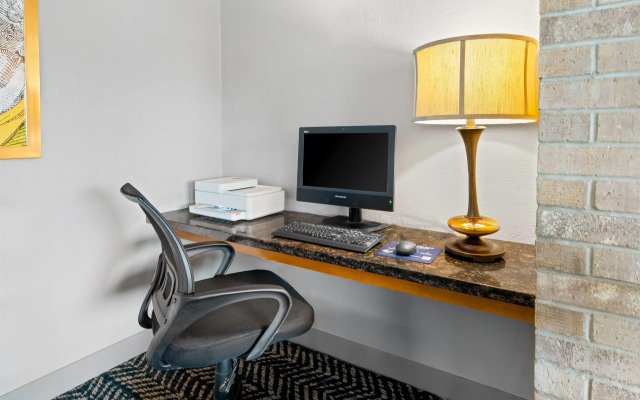 AmericInn by Wyndham Dickinson