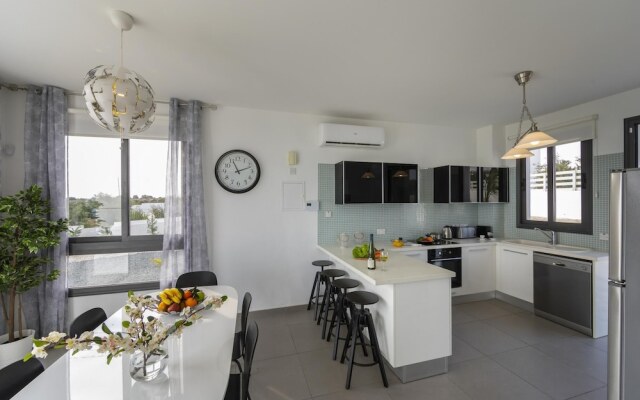 Greco Hilltop Views in Paralimni