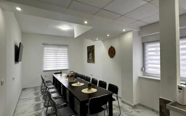 Plavi restoran, Loznica
