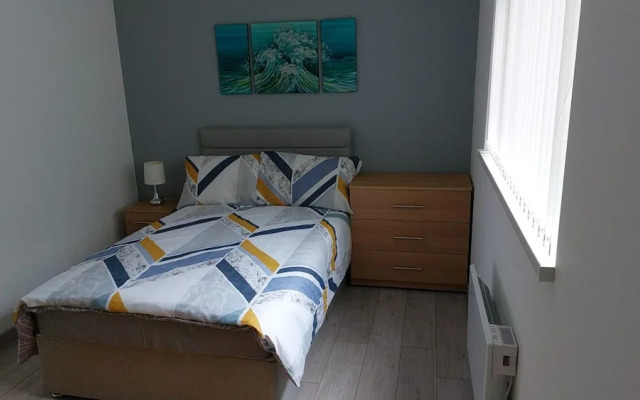 Immaculate 12-bed House Good Amenities in Wigan