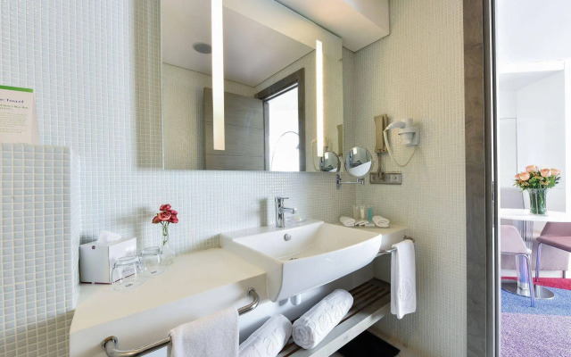 Burgu Arjaan by Rotana Hotel