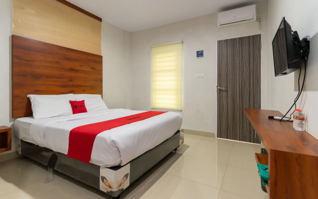 RedDoorz Syariah near Titi Bobrok Medan
