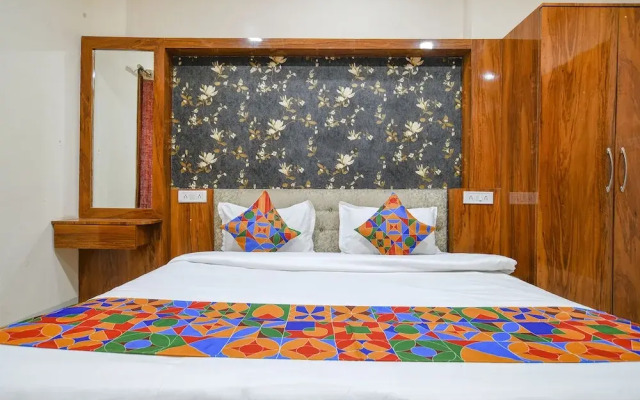 Fabhotel Royal Palace