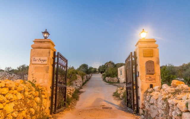 San Martin Wonderful Pool & Spa Villa
