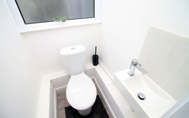 Skyline Remarkable 2-bed Apartment in Swansea
