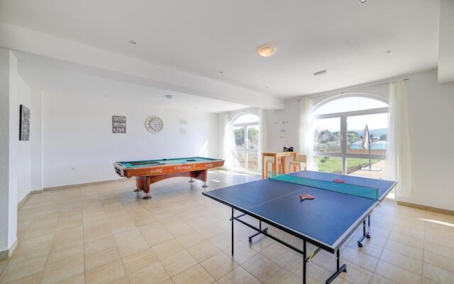 Amazing Home in Divulje With Wifi and 8 Bedrooms