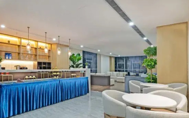Amigo Hotel (Shenzhen Gongming Honghuashan Subway Station&Honghuashan Sports Complex)