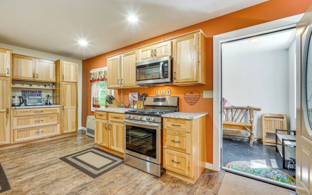 Wilmington Retreat Near Trails, Skiing & Festivals